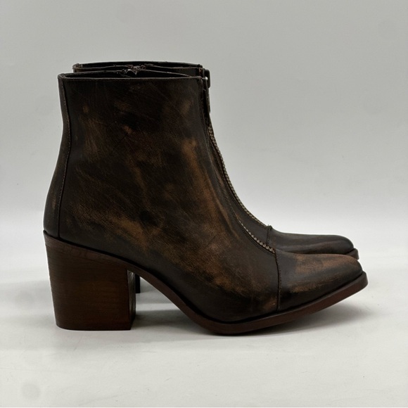 Freebird by Steven Shoes - Freebird Claire Distressed Leather Ankle Boots. Size 11